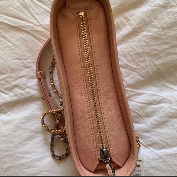 🌸Chanel Gabrielle Hobo Quilted Aged Calfskin Small🌸 - Picture 4 of 6